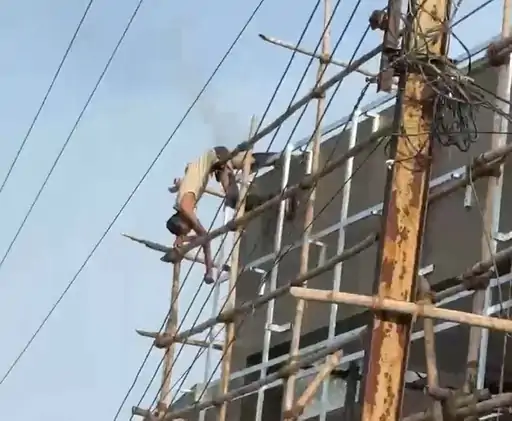 रायपुर के तिल्दा में हाई-टेंशन तार की चपेट में आया शख्स, 80% तक झुलसी बॉडी; हालत गंभीर