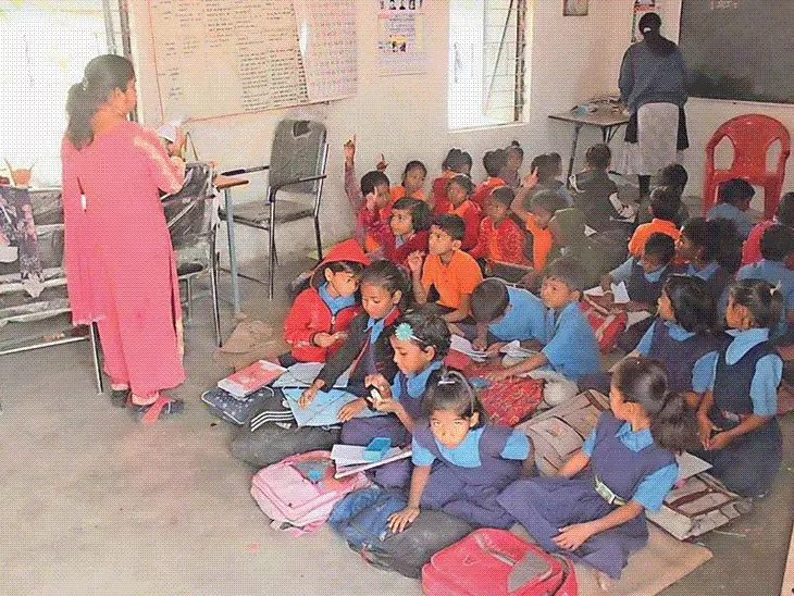 युक्तियुक्तकरण पर शिक्षकों की नाराजगी: मनमानी पोस्टिंग का आरोप, 180 मामलों पर संभागीय समिति करेगी सुनवाई