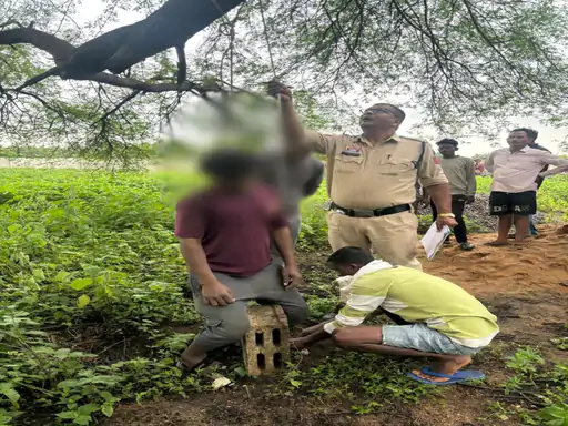 रायपुर में पेड़ से लटकता मिला नाबालिग का शव: आर्थिक परेशानियों के चलते आत्महत्या की आशंका, पुलिस जांच में जुटी