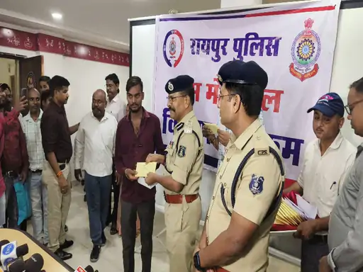 रायपुर पुलिस ने 50 लाख रुपये कीमत के 250 मोबाइल फोन बरामद किए—इस साल रिकवरी 1.10 करोड़ तक पहुँची