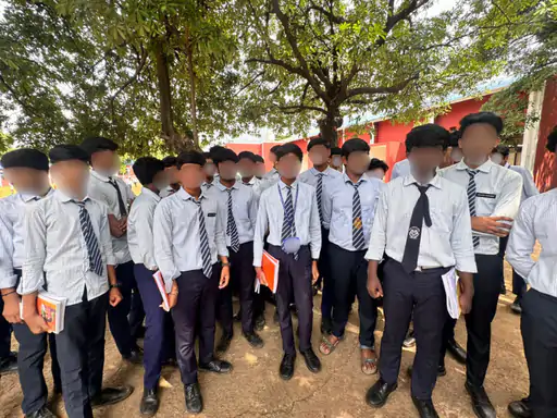 रायपुर नवोदय में छात्रों से मारपीट, आरोपी शिक्षक को भोपाल भेजा गया – अधिकारियों ने की जांच